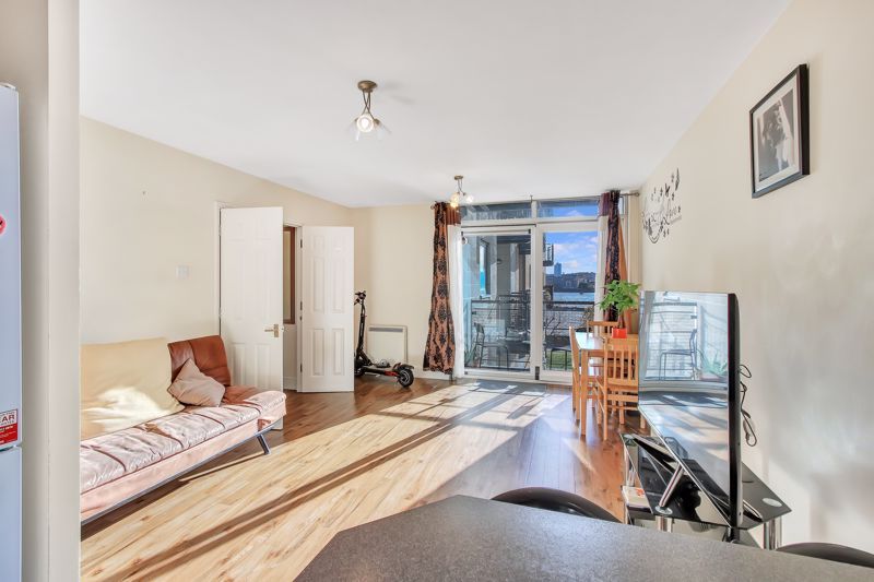 2 bed flat to rent in Fishguard Way, London E16 Zoopla