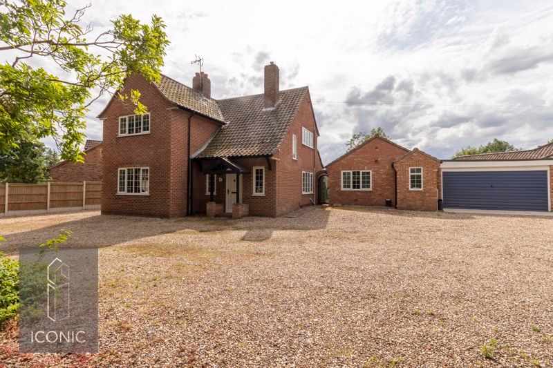 3 bed detached house for sale in Fakenham Road, Taverham, Norwich NR8