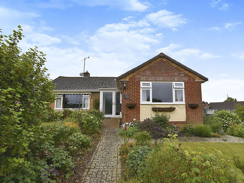 3 bed detached bungalow for sale in Wessington Park, Calne SN11 Zoopla