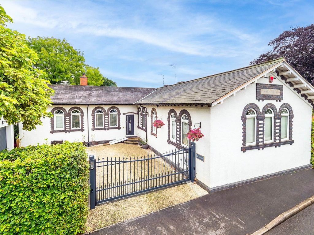 3 bed semidetached bungalow for sale in Langley Road, Claverdon