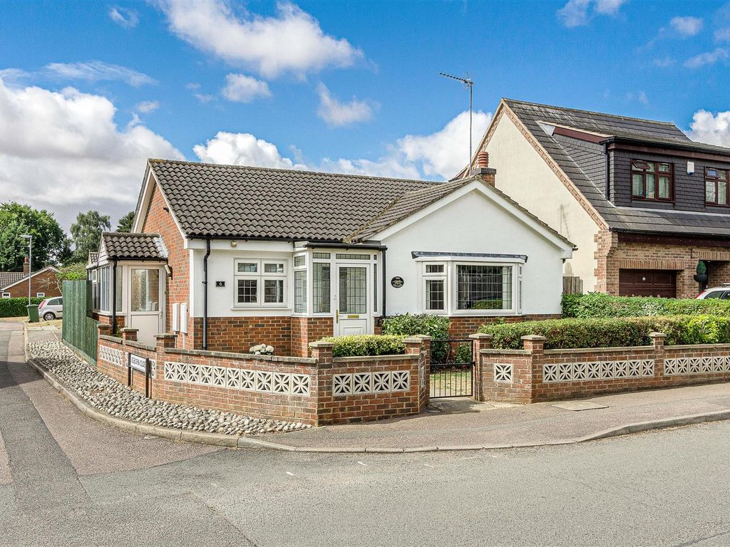 2 bed detached bungalow for sale in Gillitts Road, Wellingborough NN8