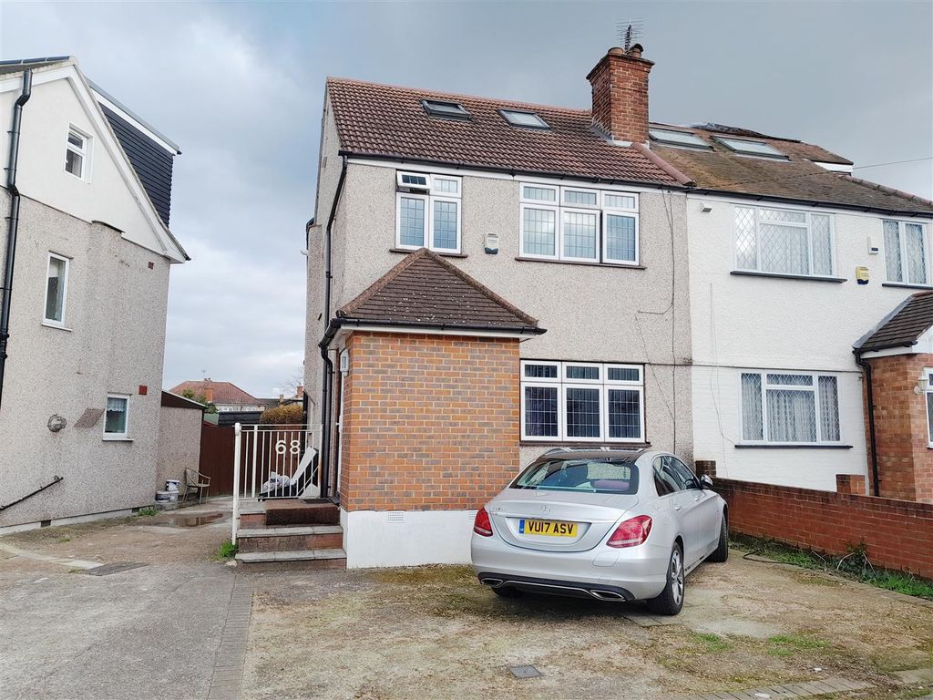 4 bed semidetached house for sale in Derwent Drive, Hayes UB4, £