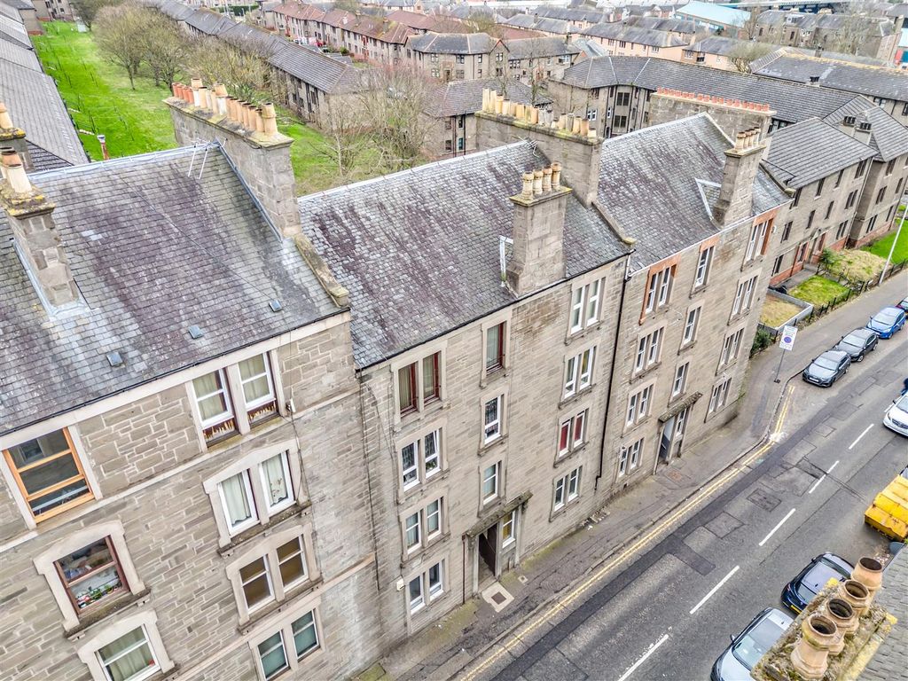 2 bed flat for sale in Provost Road, Dundee DD3, £69,995 Zoopla