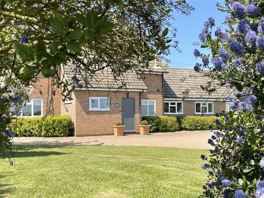 5 bed detached house for sale in Tattingstone / Holbrook, Ipswich
