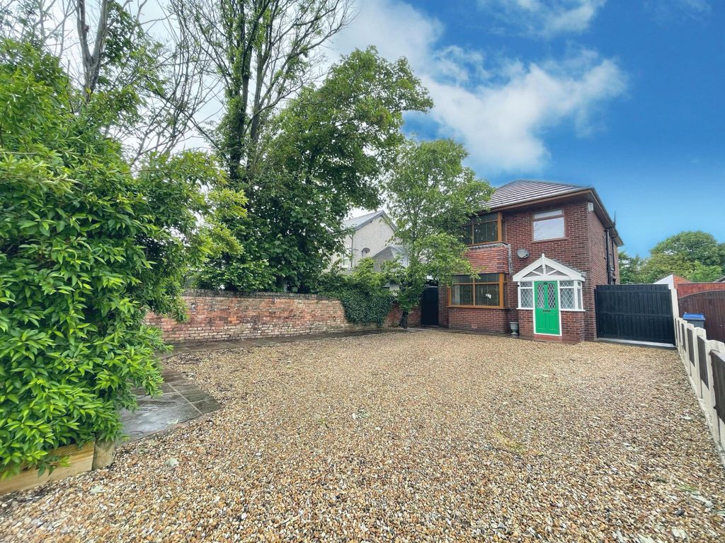 4 bed detached house for sale in Low Moor Road, Bispham FY2, £275,000