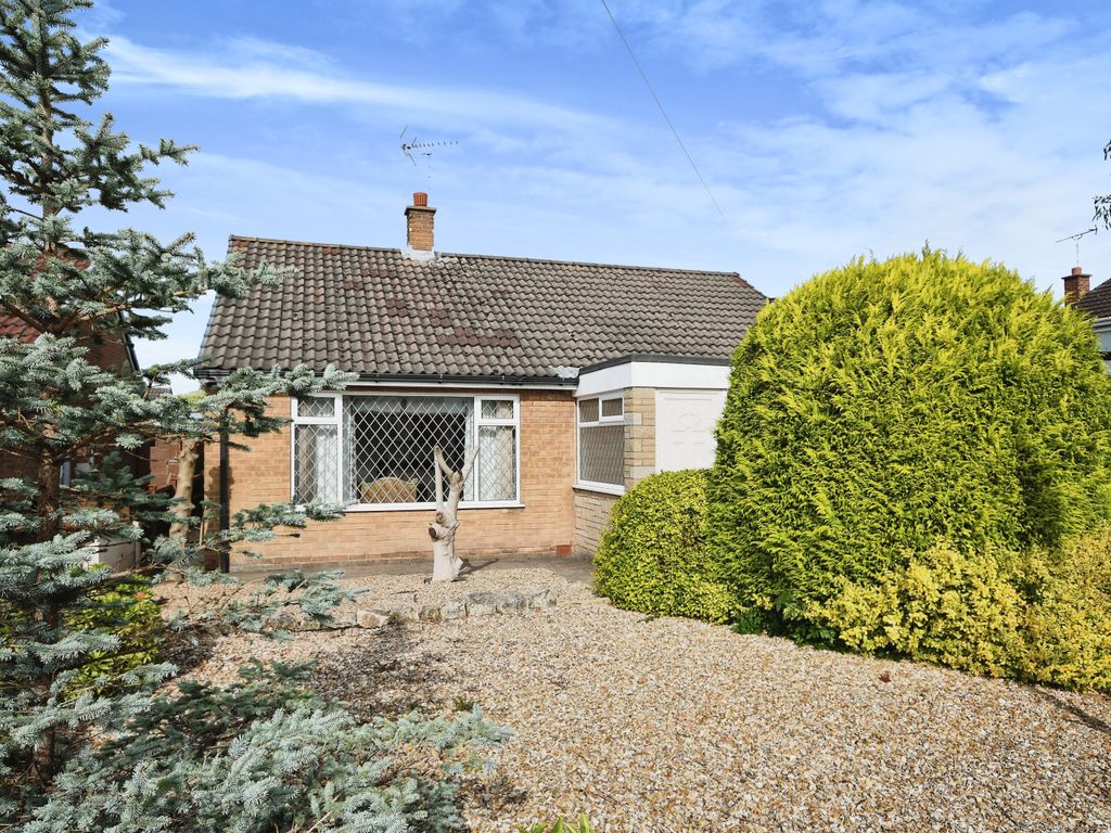 2 bed bungalow for sale in Moorfield Place, Warsop, Mansfield