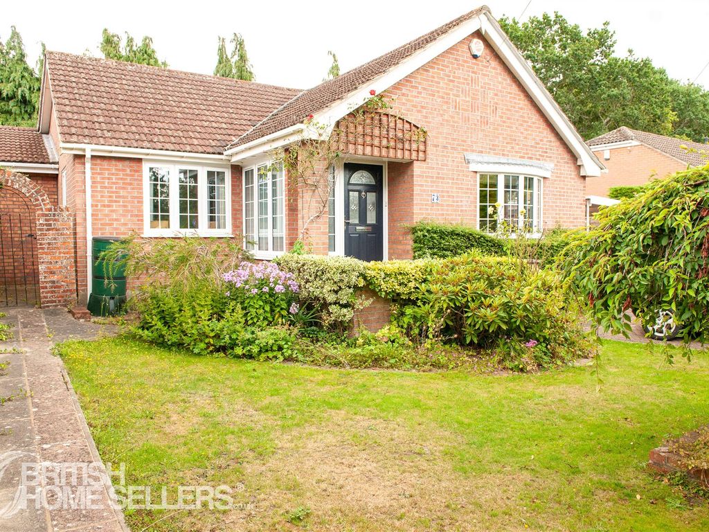 2 bed bungalow for sale in Titchfield Park Road, Fareham, Hampshire