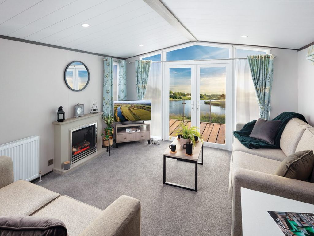 3 bed property for sale in Warners Lane, Selsey, Chichester PO20, £