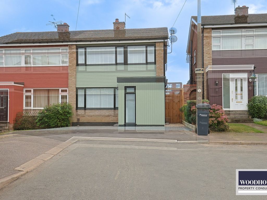 3 bed semidetached house to rent in Goodwood Close, Hoddesdon EN11, £2,000 pcm Zoopla