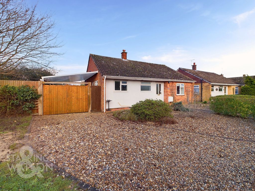 2 bed detached bungalow for sale in Hillside Road West, Bungay NR35, £
