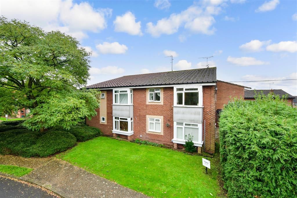 1 bed flat for sale in Duncan Road, Tadworth, Surrey KT20, £230,000