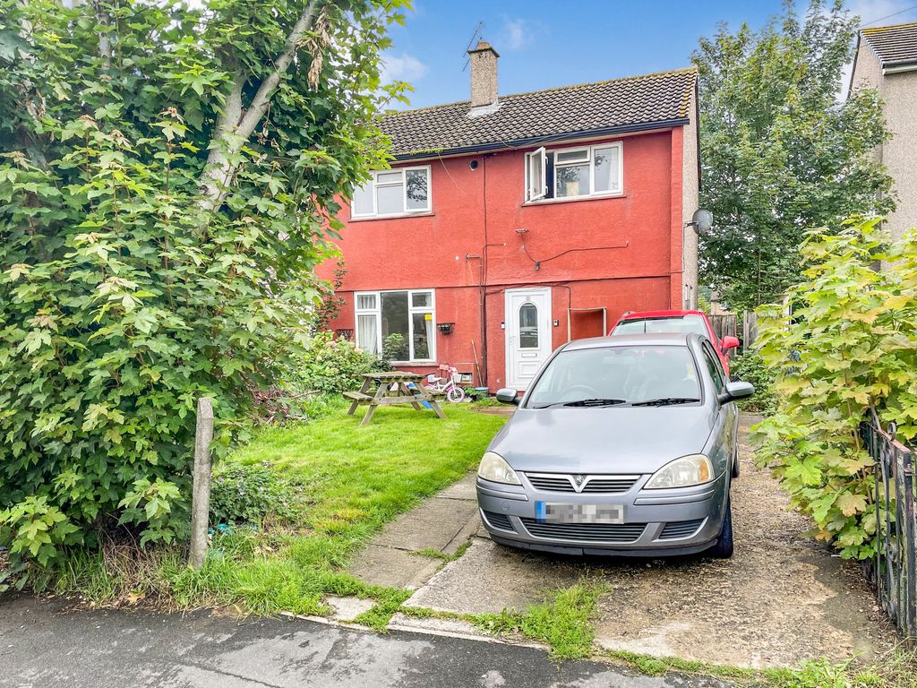 3 bed semidetached house for sale in Bembridge Close, Park North