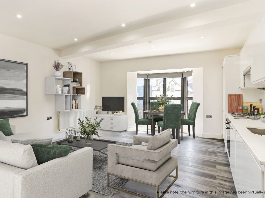 2 bed flat to rent in Romford Road, Manor Park, London E12, £2,000 pcm