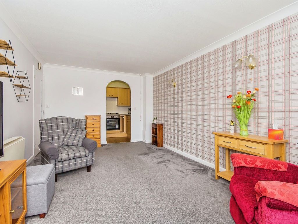 1 bed flat for sale in Bushfield, Orton Goldhay, Peterborough PE2, £