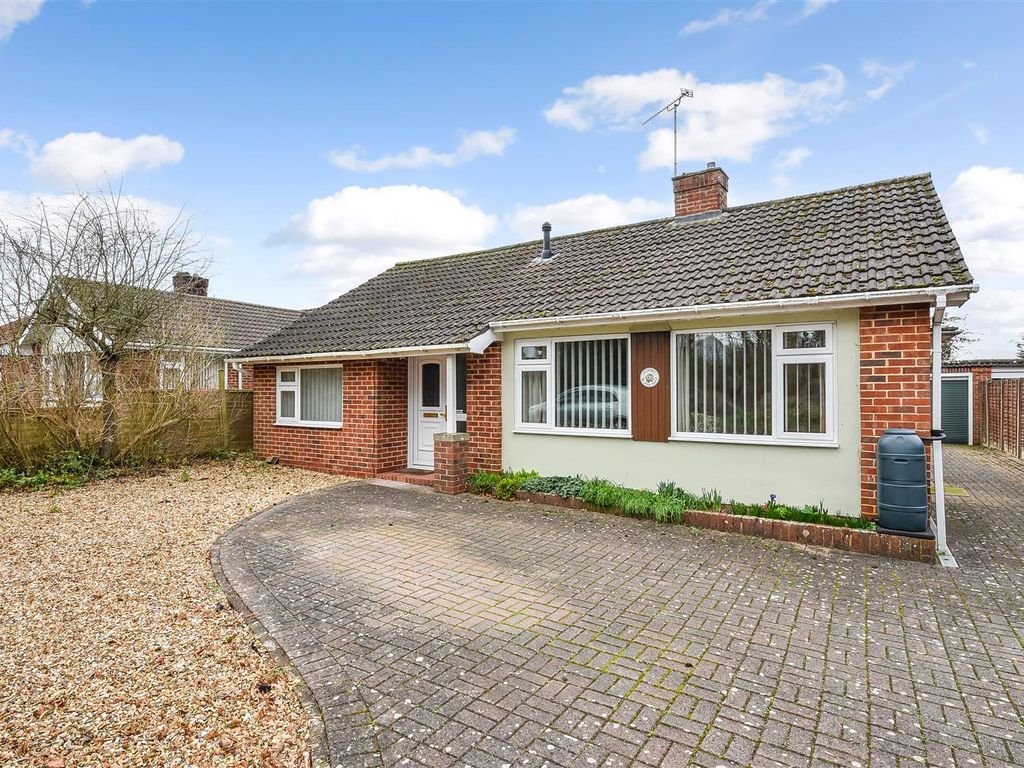 3 bed detached bungalow for sale in Upper Drove, Andover SP10, £415,000