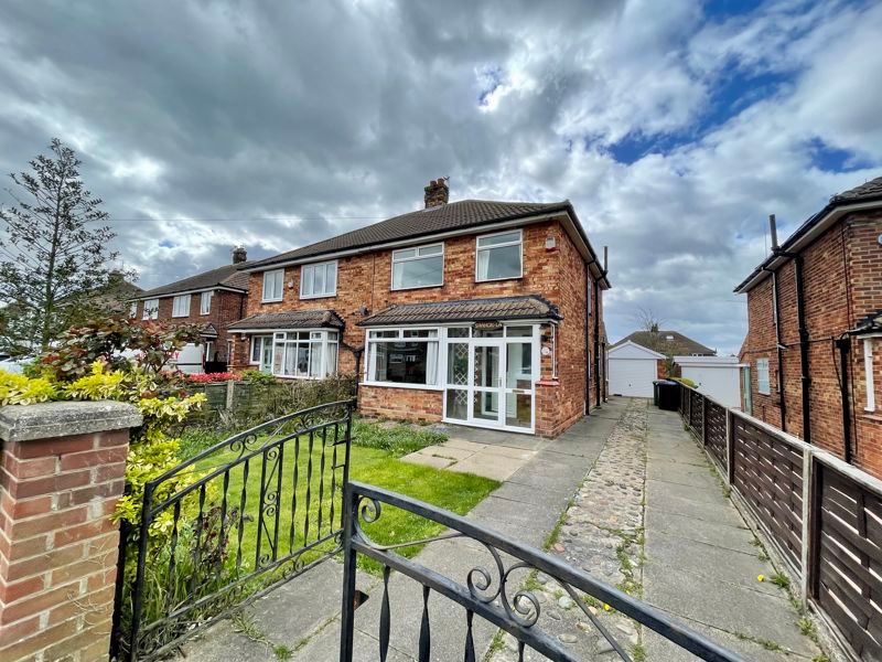 3 bed semidetached house for sale in Danesfield Avenue, Waltham