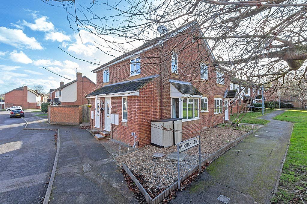 2 bed semidetached house to rent in Vaughan Drive, Kemsley