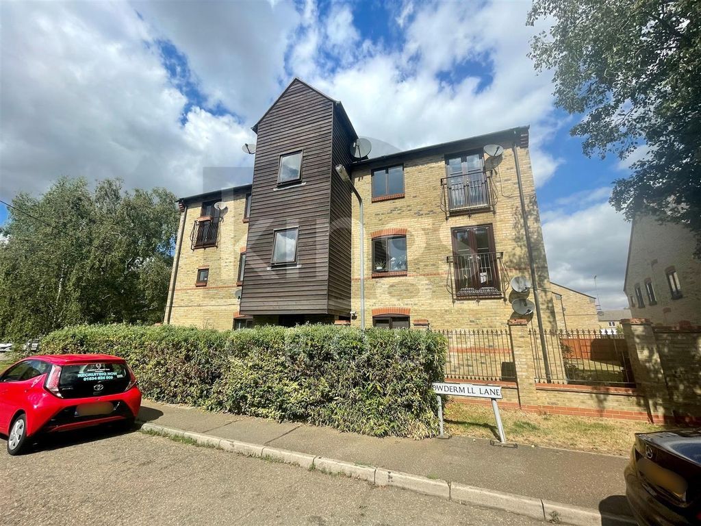 2 bed flat for sale in Powdermill Lane, Waltham Abbey EN9 Zoopla