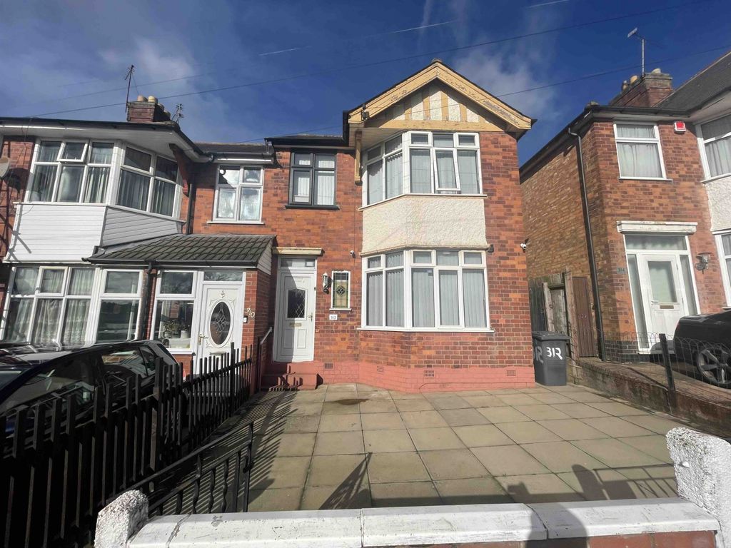 3 bed end terrace house for sale in Gwendolen Road, Leicester LE5, £