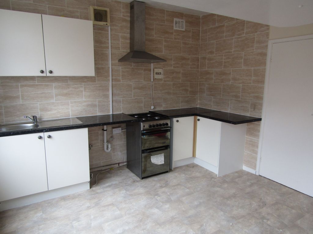 3 bed flat to rent in High Street, Messingham, Lincolnshire DN17, £550