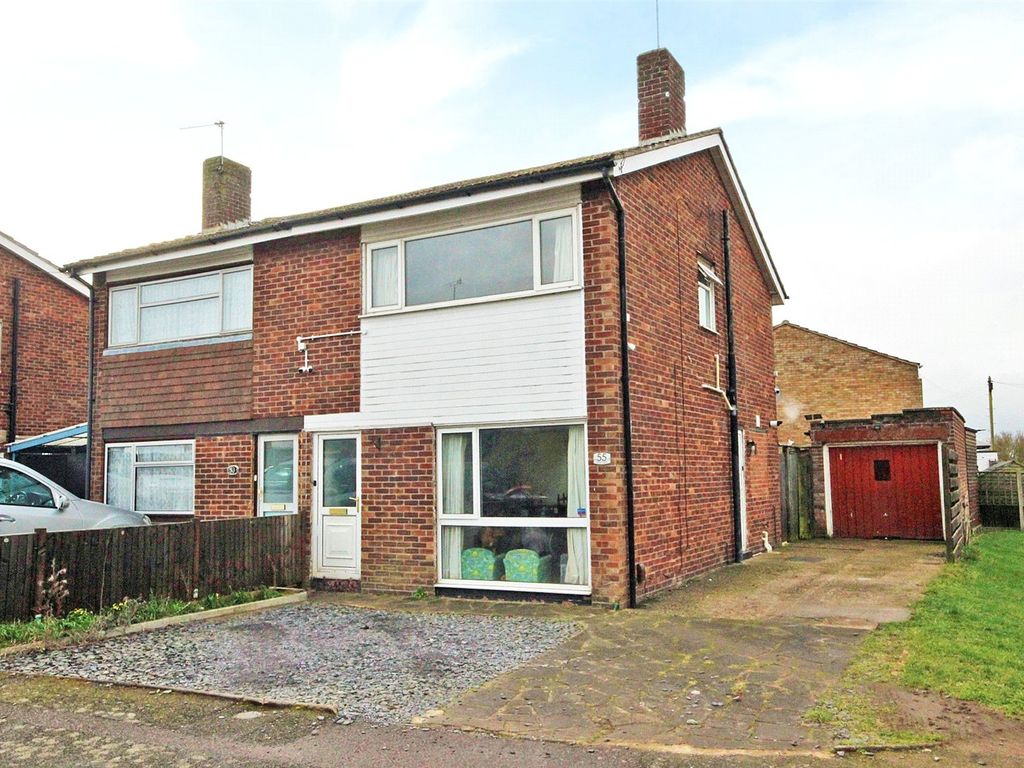 3 bed semidetached house for sale in Bents Close, Clapham, Bedford