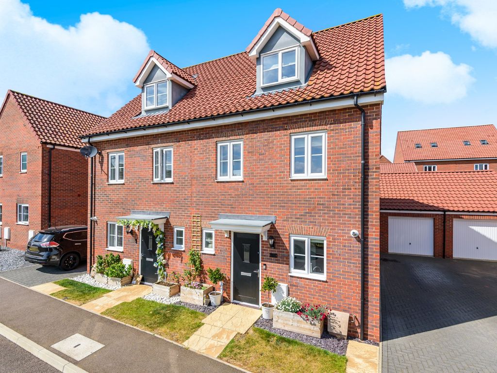 3 bed town house for sale in Blyth Close, Blofield, Norwich NR13 Zoopla