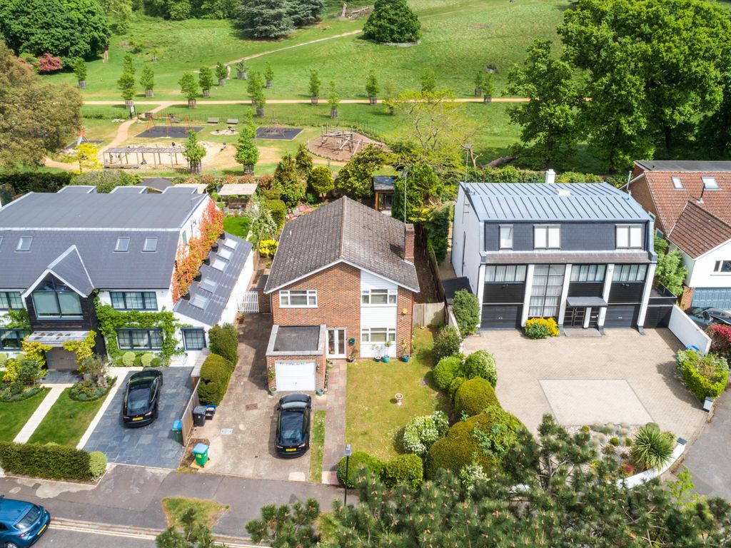 3 bed detached house for sale in Cedar Heights, Richmond TW10 Zoopla