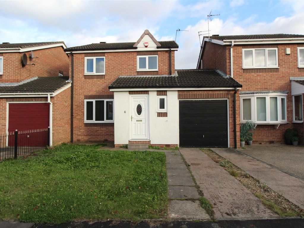 3 bed linkdetached house to rent in Spring Grove, Hull HU3, £895 pcm