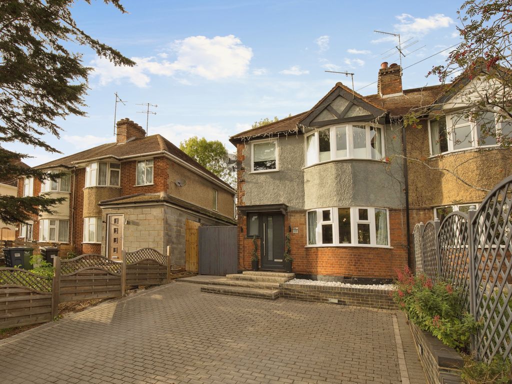 3 bed semidetached house for sale in Micklefield Road, High