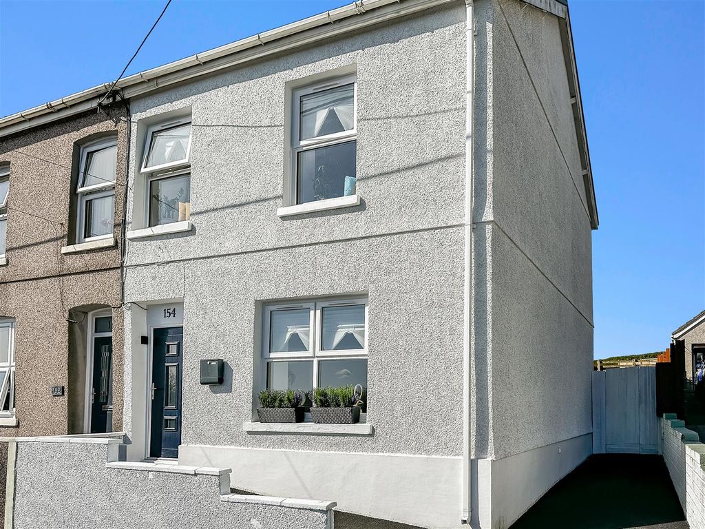 4 bed semidetached house for sale in Waterloo Road, Capel Hendre