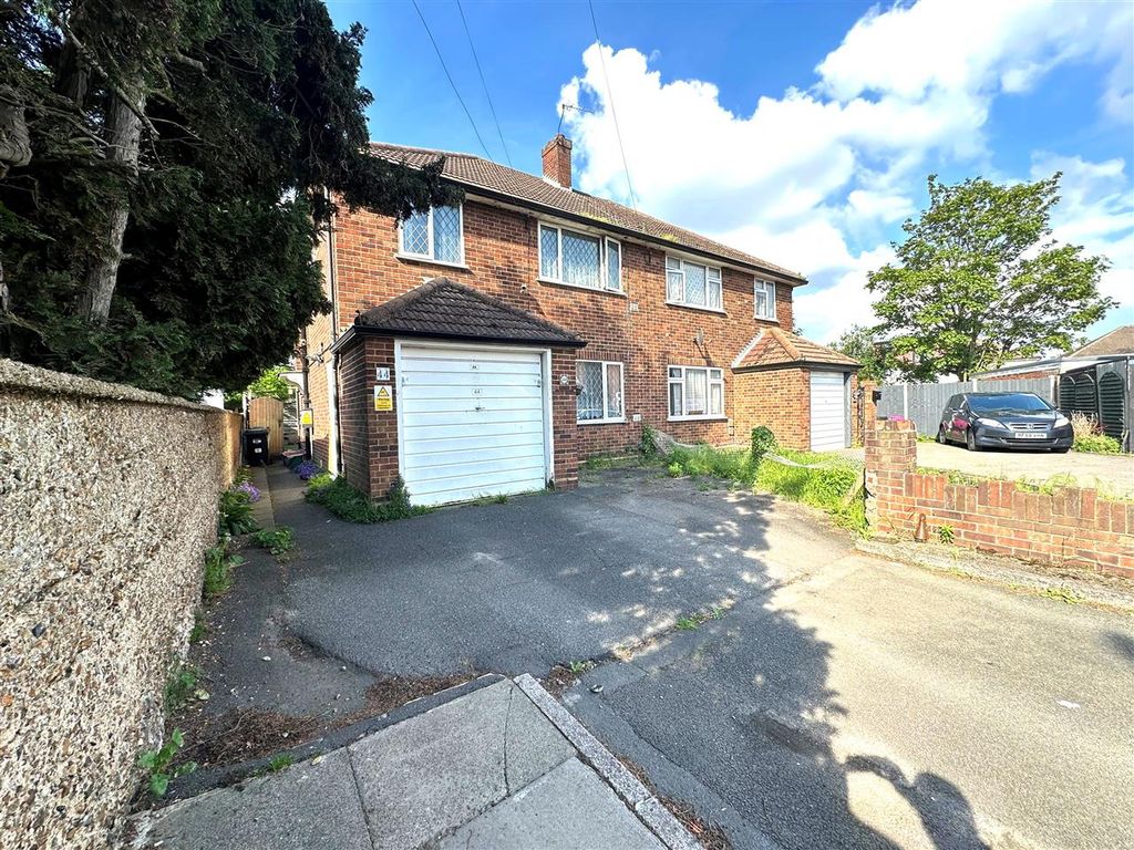 3 bed semidetached house for sale in Pates Manor Drive, Bedfont