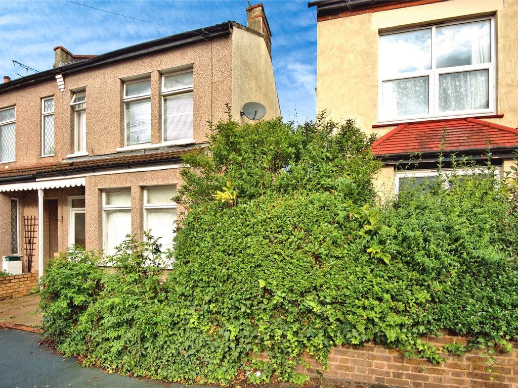 3 bed semidetached house for sale in Guildford Road, SouthendOnSea