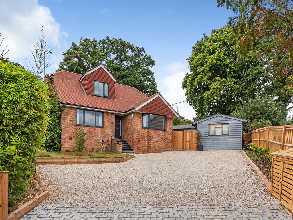 4 bed detached house for sale in Woodside Close, Chiddingfold