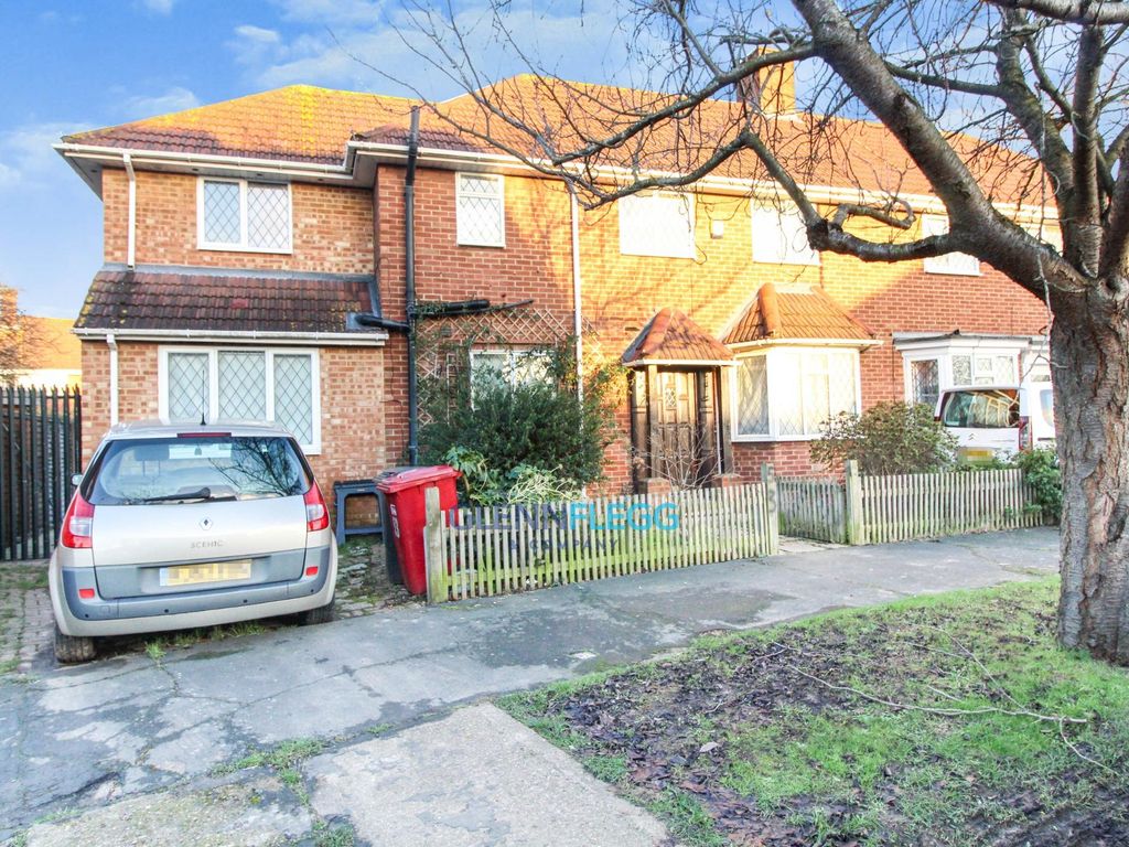 4 bed semidetached house for sale in Cromwell Drive, Slough SL1 Zoopla
