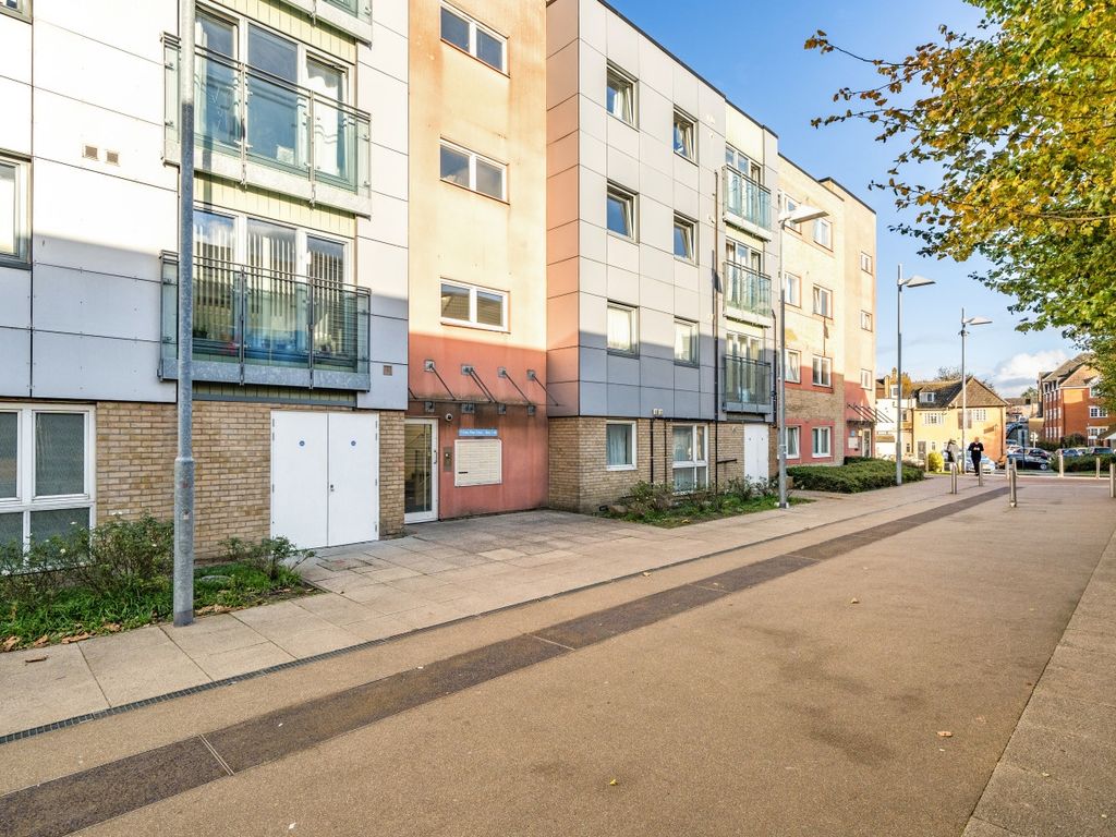 2 bed flat for sale in Cray View Close, St. Mary Cray, Orpington BR5, £