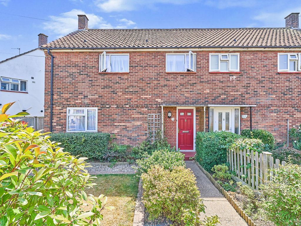 3 bed semidetached house for sale in Clayton Road, Chessington KT9