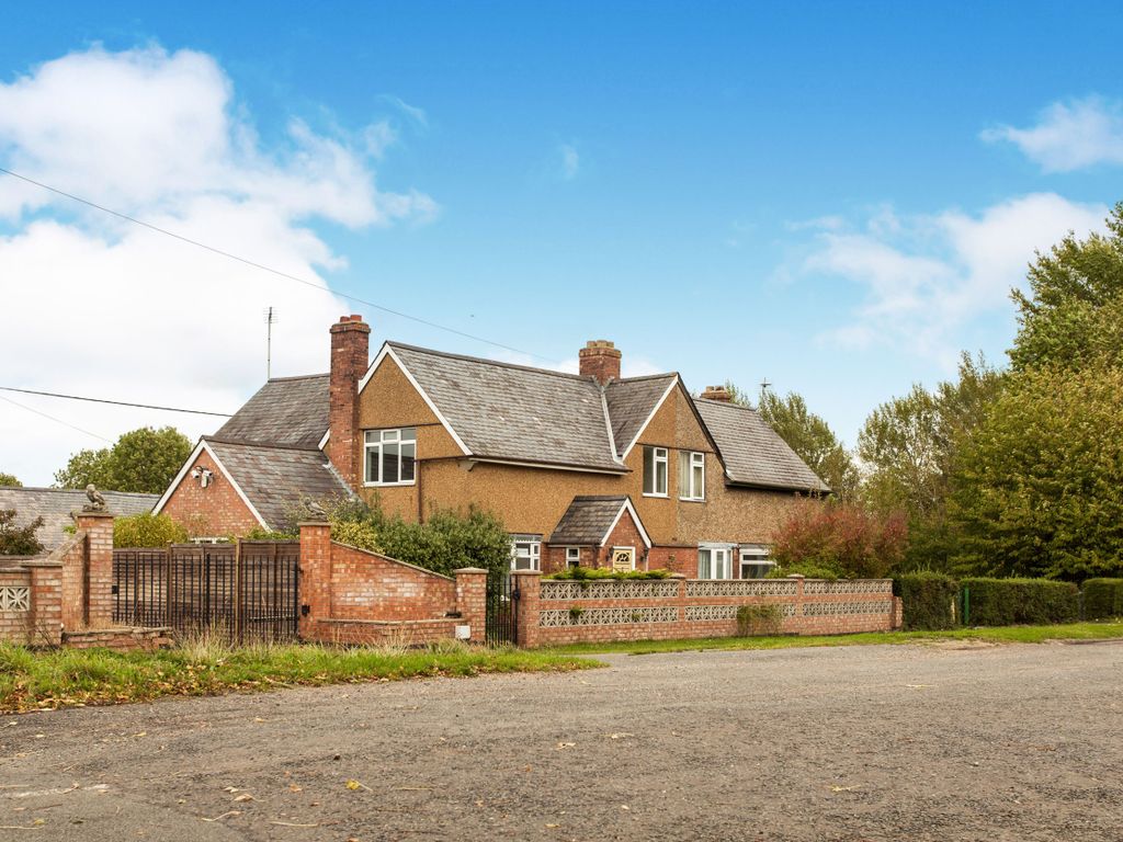 4 bed semidetached house to rent in Newmarket Road, Teversham, Cambridge CB1 Zoopla