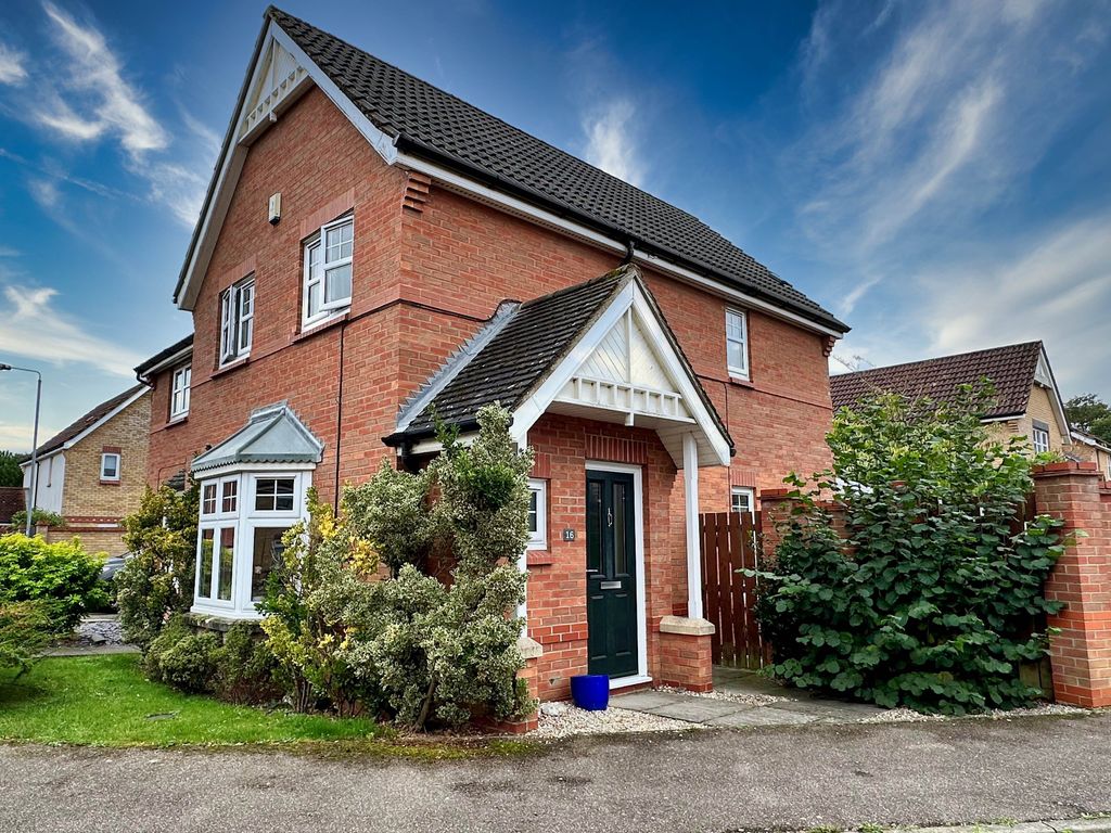 3 bed semidetached house for sale in Wilks Farm Drive, Sprowston