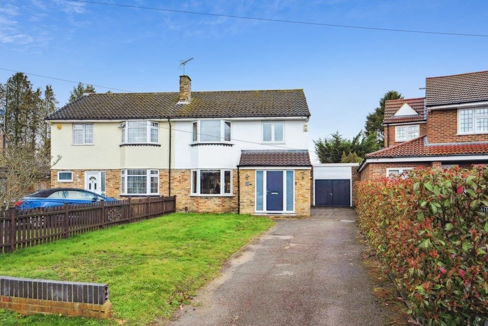3 bed semidetached house for sale in Pinewood Green, Iver Heath SL0