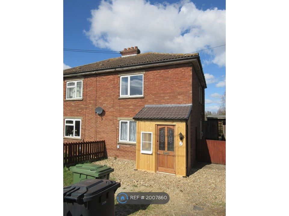 3 bed semidetached house to rent in Mill Road, Wiggenhall St. Mary