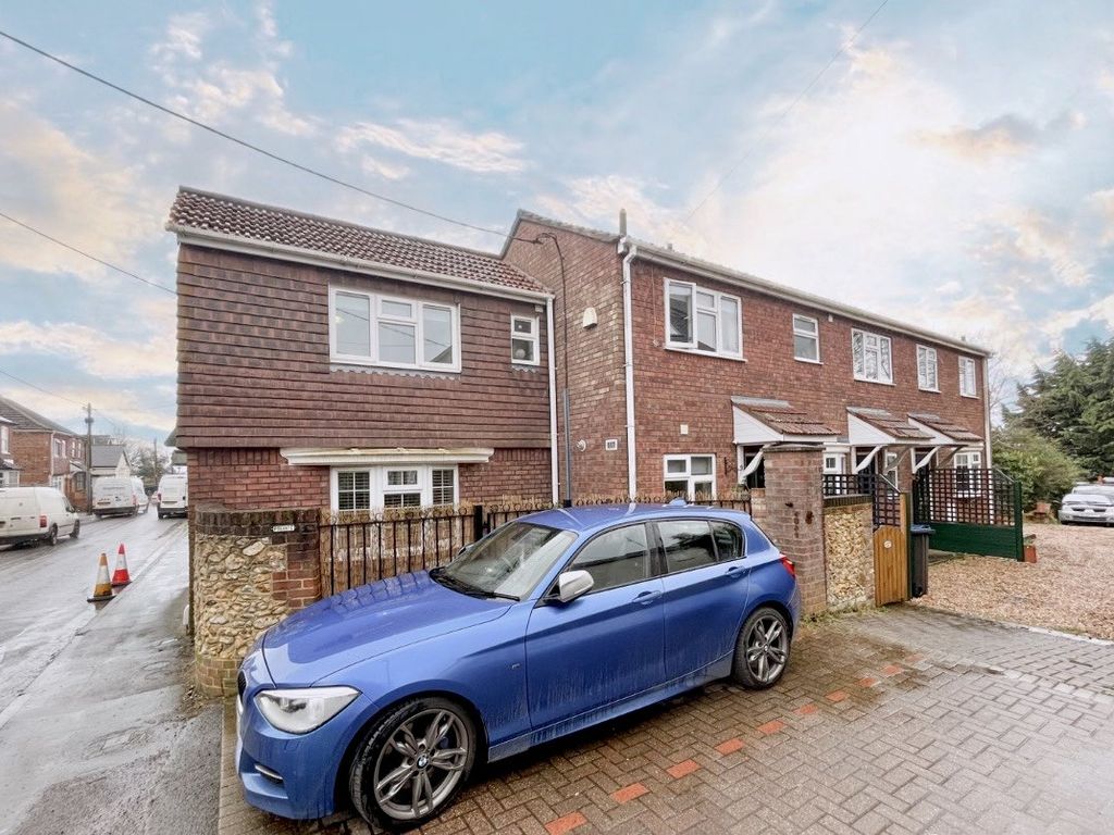 2 bed detached house for sale in Upper Hale Road, Farnham, Surrey GU9 Zoopla