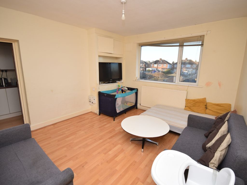 3 bed flat to rent in Birchwood Avenue, Hatfield AL10, £1,350 pcm Zoopla