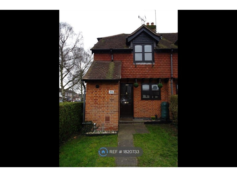 2 bed semidetached house to rent in High Street, Bovingdon HP3, £1,250 pcm Zoopla