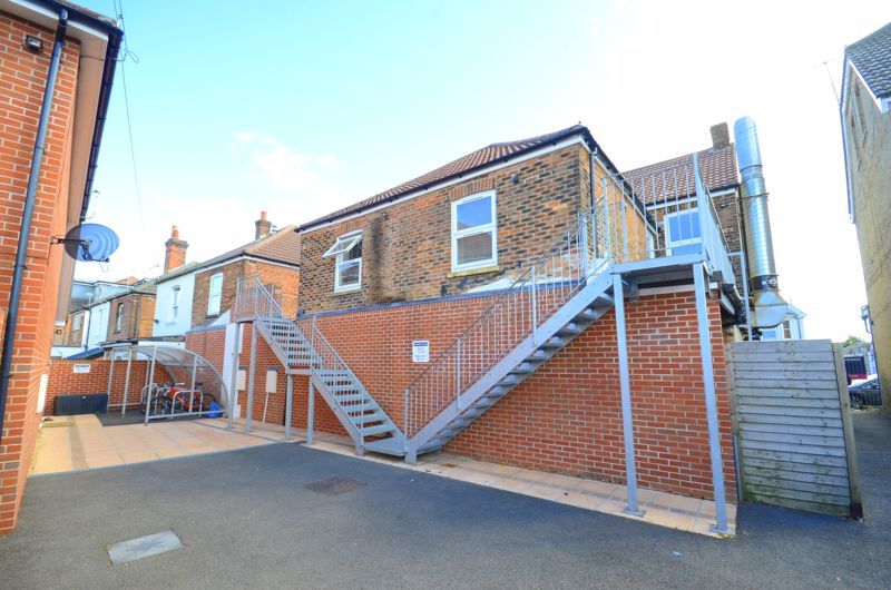 2 bed flat to rent in Consort Close, Parkstone, Poole BH12 Zoopla