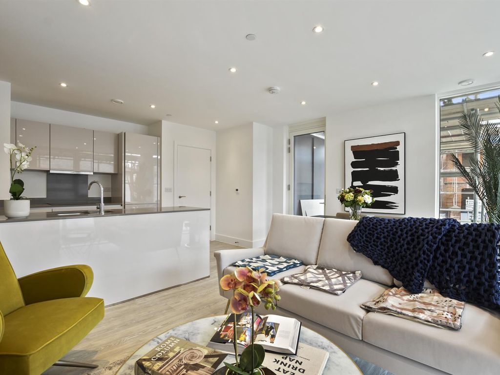 Easton Lodge Uxbridge Road London W7  