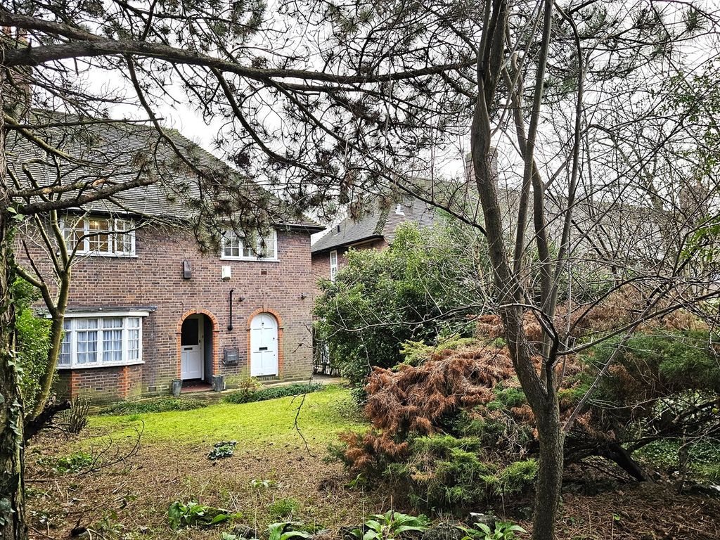 2 bed to rent in Neale Close, East Finchley/Suburb Borders