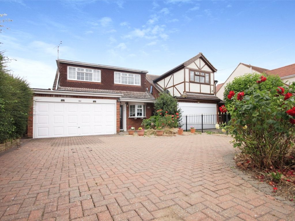 4 bed detached house for sale in Nevendon Road, Wickford, Essex SS12, £