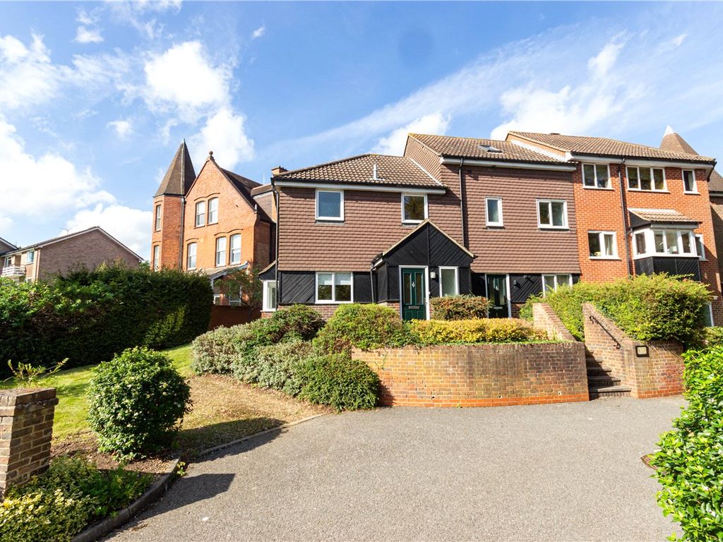 2 bed end terrace house for sale in Avenue Road, St. Albans