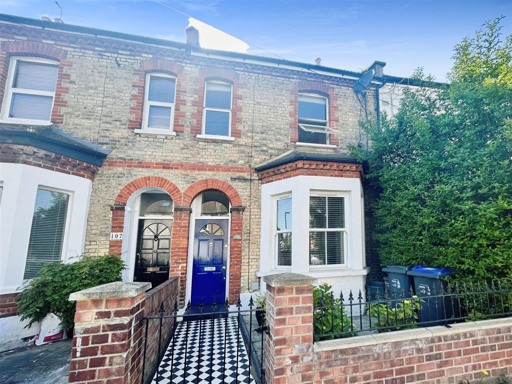 1 bed property to rent in Russell Road, London SW19 Zoopla