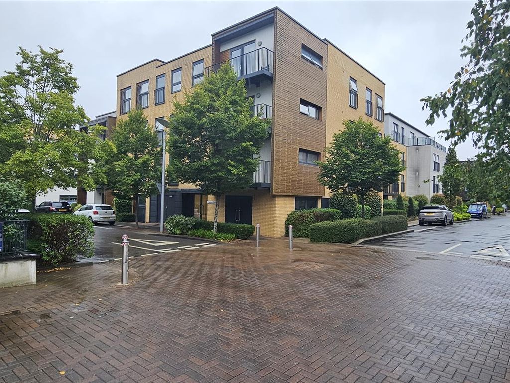 2 bed flat to rent in Letchworth Road, Stanmore HA7, £2,000 pcm Zoopla